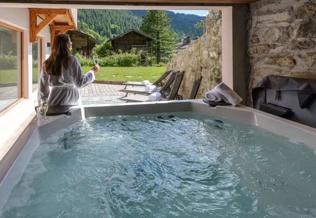 Chalet in La Clusaz - LCZ- Chalet Osmose - Piscine-Sauna-Jacuzzi Chalet in La Clusaz - LCZ- Chalet Osmose - Piscine-Sauna-Jacuzzi
