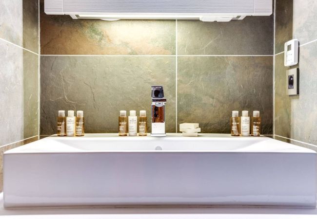 Apartment in Courchevel - Winter Courchevel -- Carre Blanc 250 de standing Apartment in Courchevel - Winter Courchevel -- Carre Blanc 250 de standing