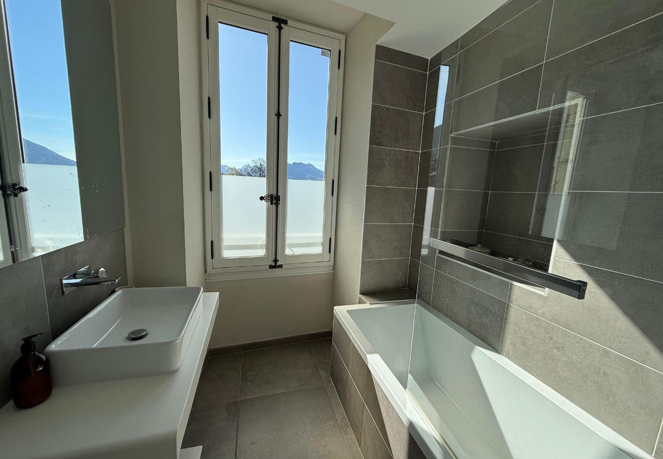 Country house in Veyrier-du-Lac - Le Vignoble du Lac, Domaine avec vue. 17p.