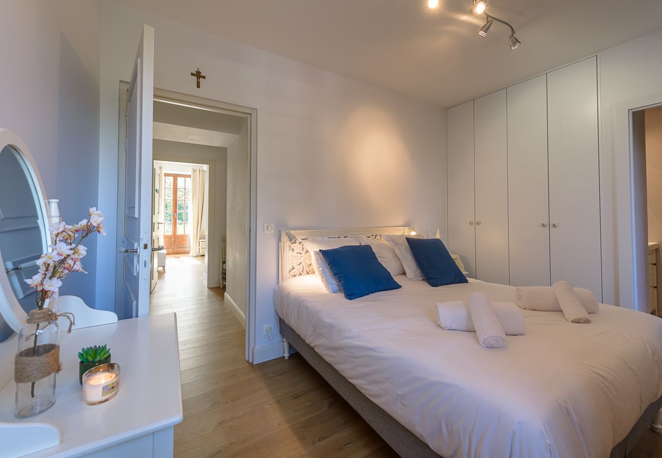 House with master bedroom and comfortable bedding Annecy