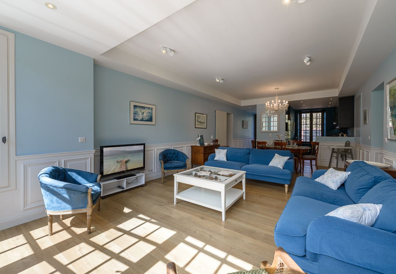 Large house to rent with garden and bright living room in Saint-Jorioz 