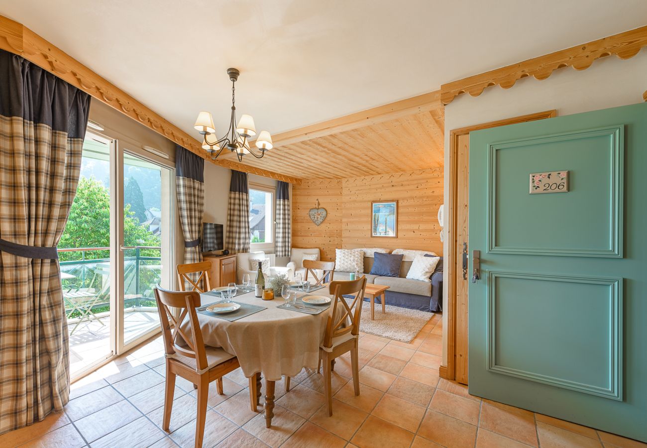 Duplex located in Duingt offering a comfortable and bright living room 