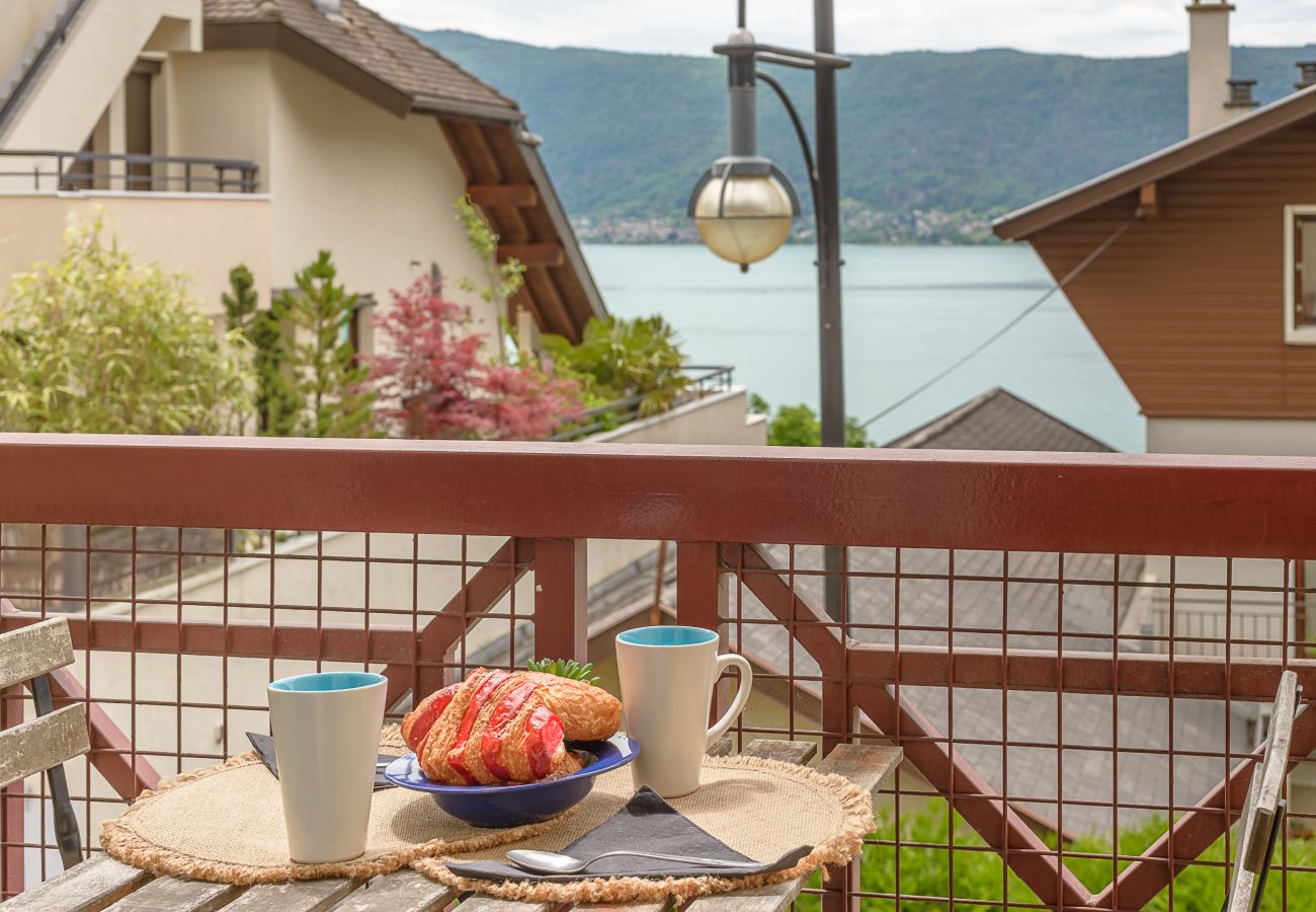Stay in the cocoon of Veyrier du lac with LLA Selections 