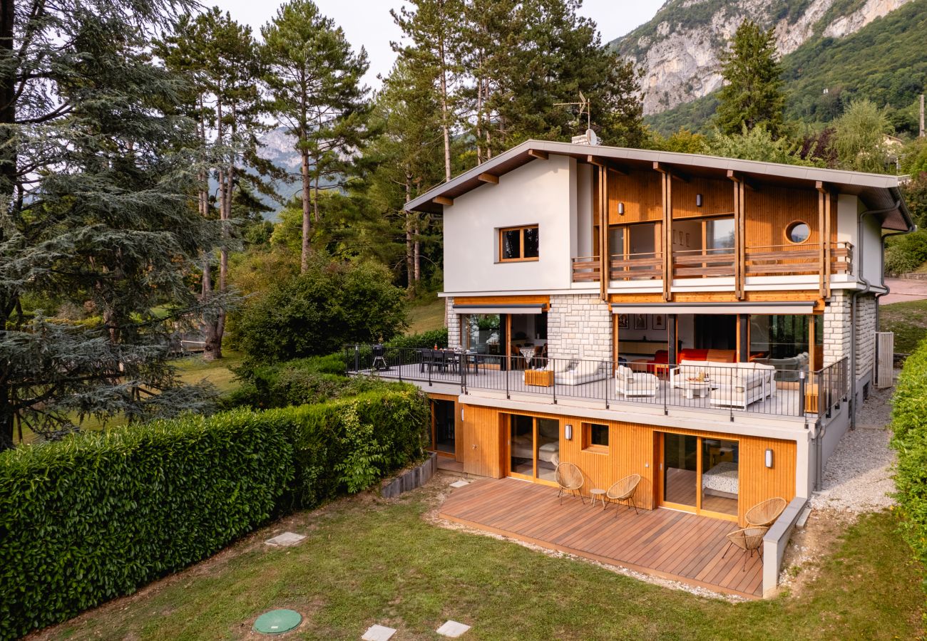 Villa in Veyrier-du-Lac - VEYRIER - Villa Jade, plage privée, 14p