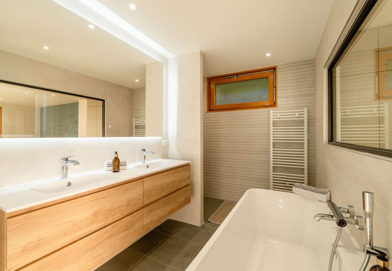 Villa in Veyrier-du-Lac - VEYRIER - Villa Jade, plage privée, 14p