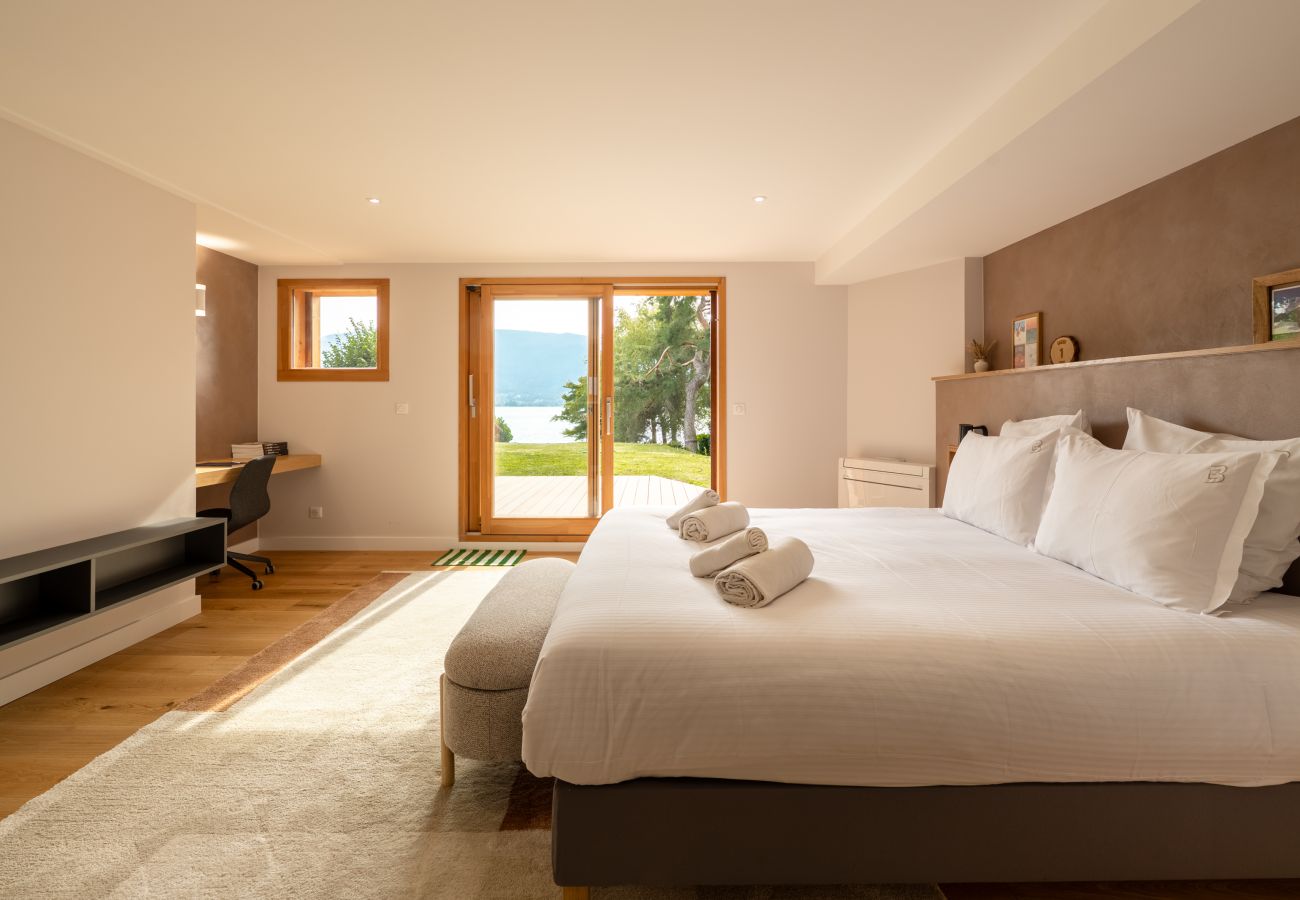 Villa in Veyrier-du-Lac - VEYRIER - Villa Jade, plage privée, 14p