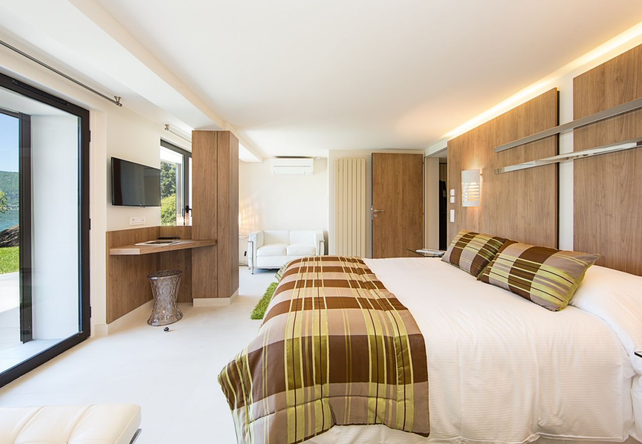 Villa in Veyrier-du-Lac - VEYRIER - Villa Eloria 5★, plage privée, 10p