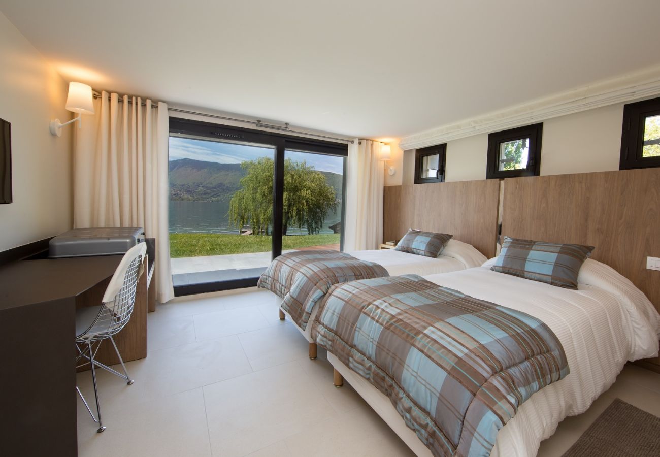 Villa in Veyrier-du-Lac - VEYRIER - Villa Eloria 5★, plage privée, 10p