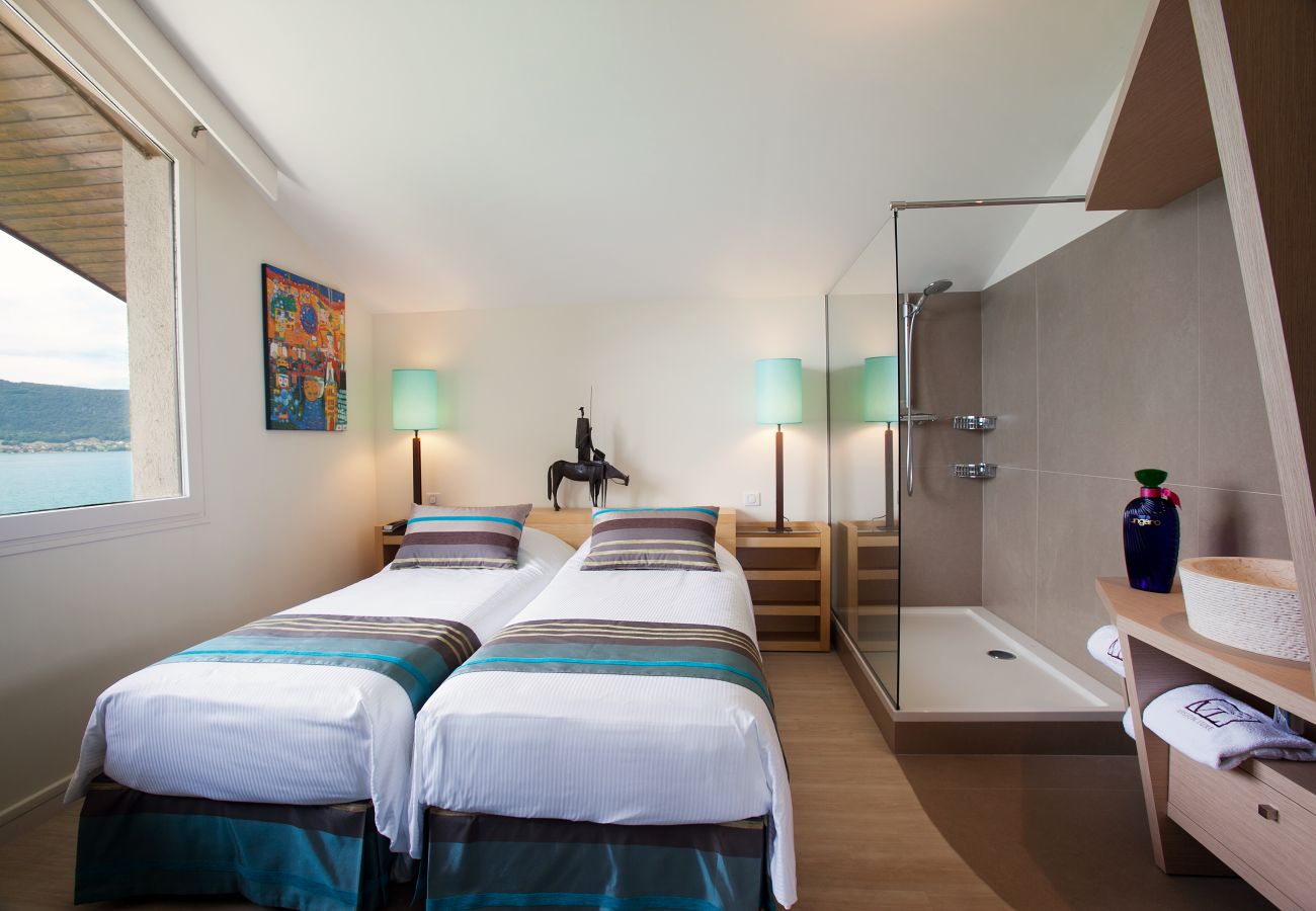 Villa in Veyrier-du-Lac - VEYRIER - Villa Azurea 5★, plage privée, 10p