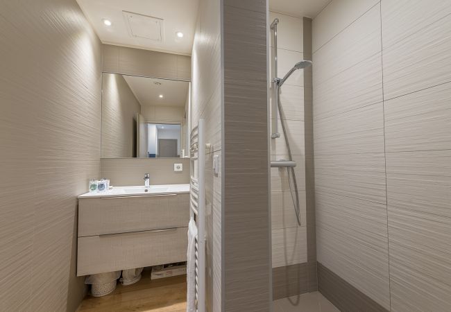 salle de douche, cocooning, location saisonnière, vacances, saint-jorioz, lac, montagne, luxe, maison, hôtel, neige, soleil