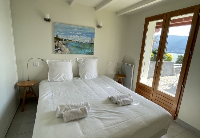 chambre, appartement, luxe, location saisonnière, annecy, vacances, vue lac, montagne, chalet, hôtel, neige, soleil