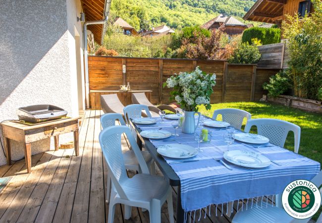 maison à louer à talloires, rez-de-jardin, location saisonnière, conciergerie haut de gamme, parapente, hôtel, annecy, été 