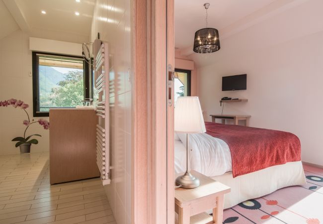 chambre, appartement, luxe, location saisonnière, annecy, vacances, vue lac, montagne, hôtel, neige, soleil, plage, famille