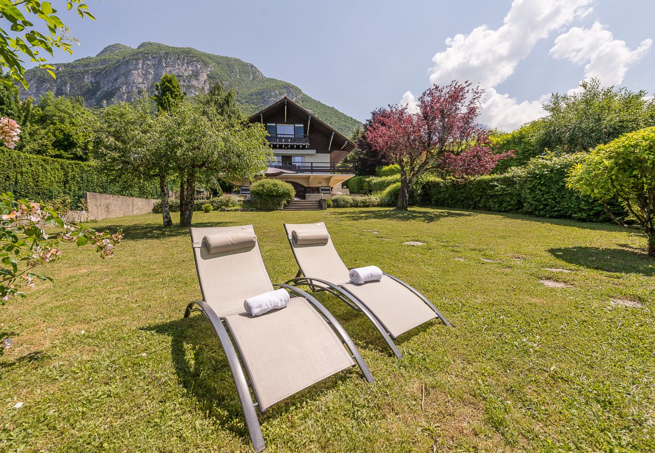 maison, luxe, location saisonnière, annecy, vacances, accès au lac, ponton privé, montagne, hôtel, neige, soleil, bateau 