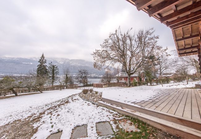 jardin vue lac, chalet, location saisonnière, annecy, vacances, lac, montagne, luxe, maison, hôtel, neige, soleil 