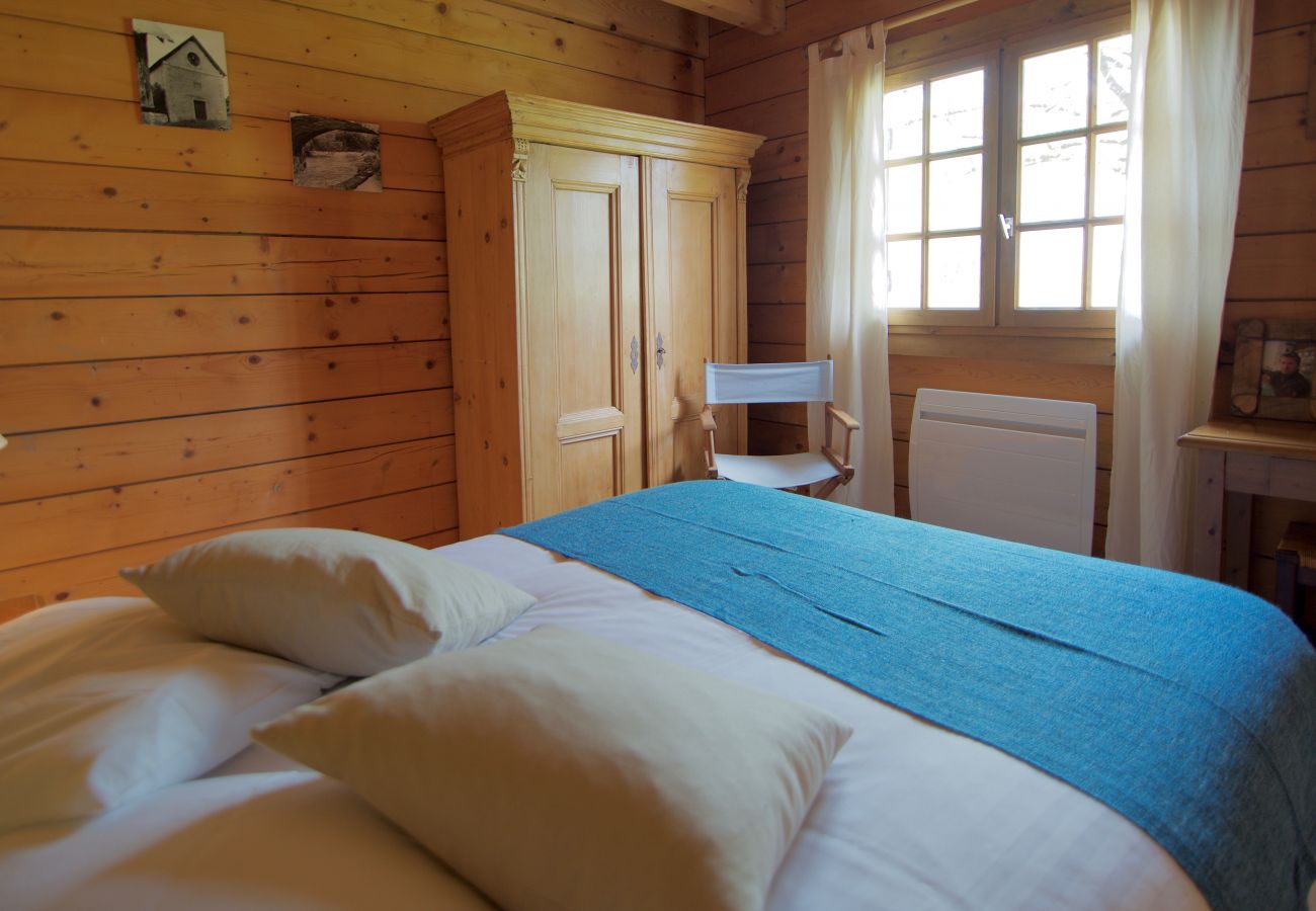 chambre double, chalet, location saisonnière, annecy, vacances, lac, montagne, luxe, maison, hôtel, neige, soleil  