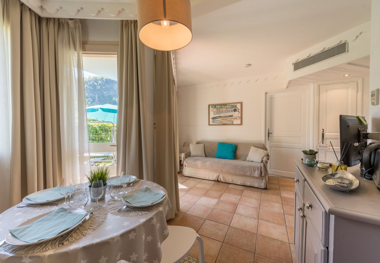 pièce à vivre, salle à manger, salon, location saisonnière, appartement, vue lac, vue montagne, vacances 