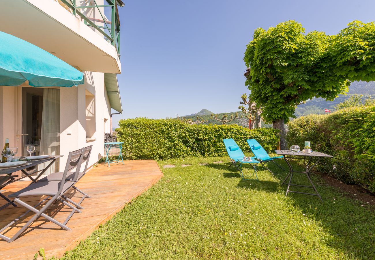 terrasse, mobilier de jardin, balcon, transats, annecy, vacances, relaxation, location saisonnière 