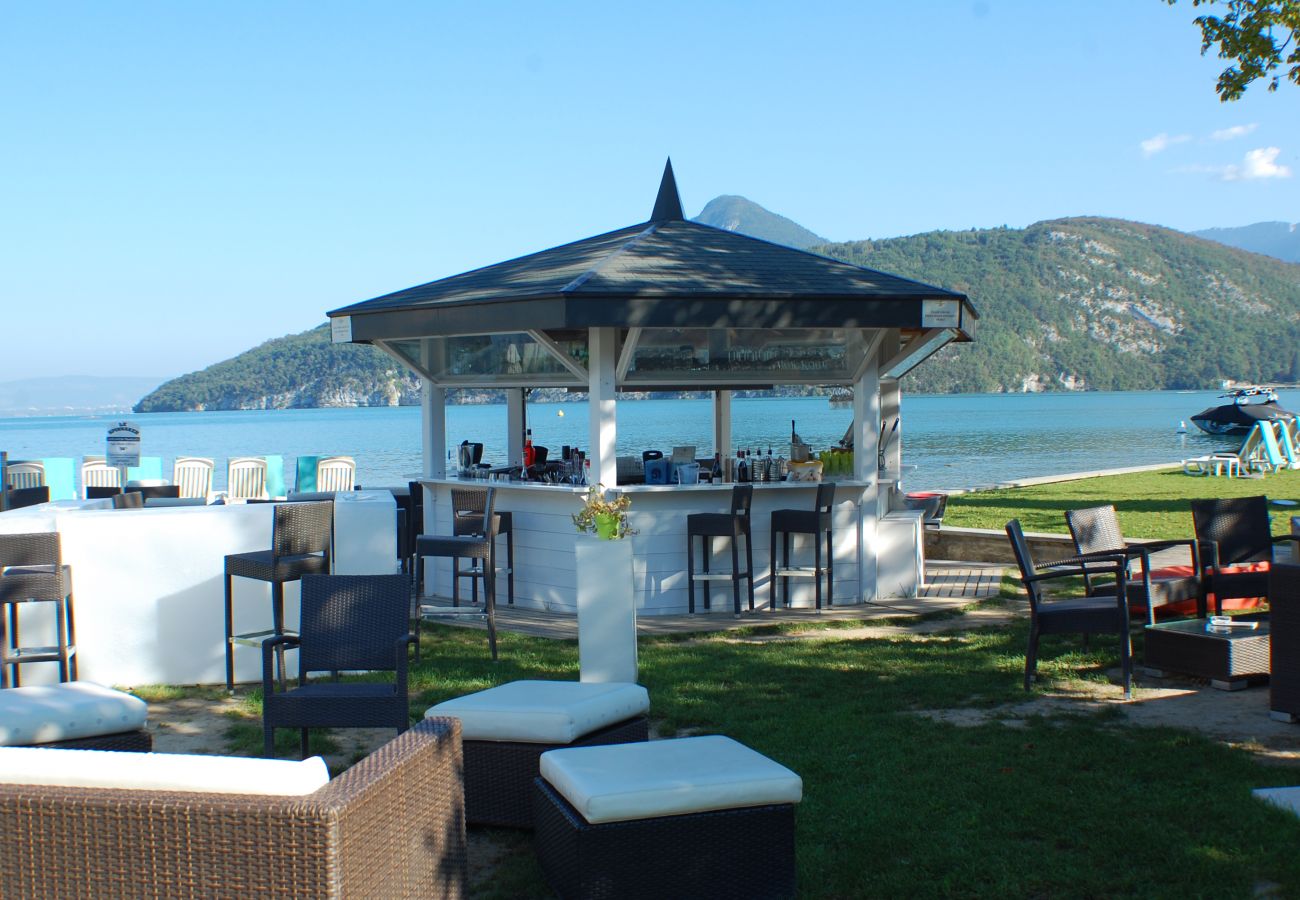 restaurant, baie des voiles, location saisonnière, vacances, lac, montagne, luxe, appartement, annecy, hôtel, neige, soleil