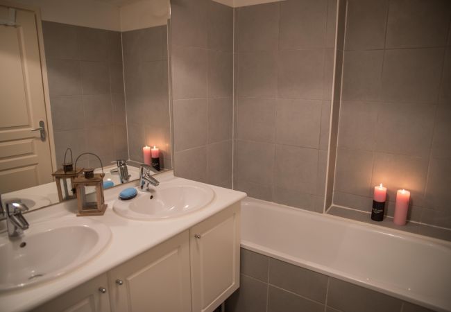 Appartement à Duingt - LES LIBELLULES - UNIQUE : Accès direct au Lac ! Appartement à Duingt - LES LIBELLULES - UNIQUE : Accès direct au Lac !