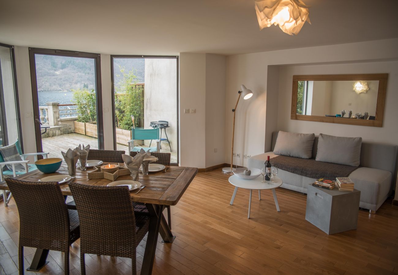 salon, appartement, luxe, location saisonnière, annecy, vacances, vue lac, montagne, hôtel, plage privée, neige, soleil 