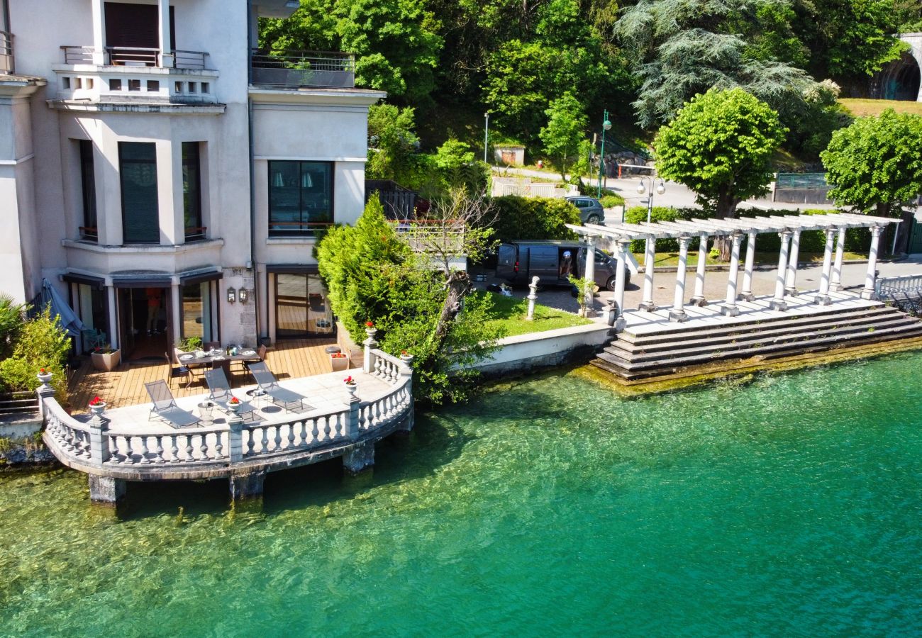 appartement de standing, vue lac, location saisonnière Premium, annecy, conciergerie haut de gamme, vacances, airbnb luxe