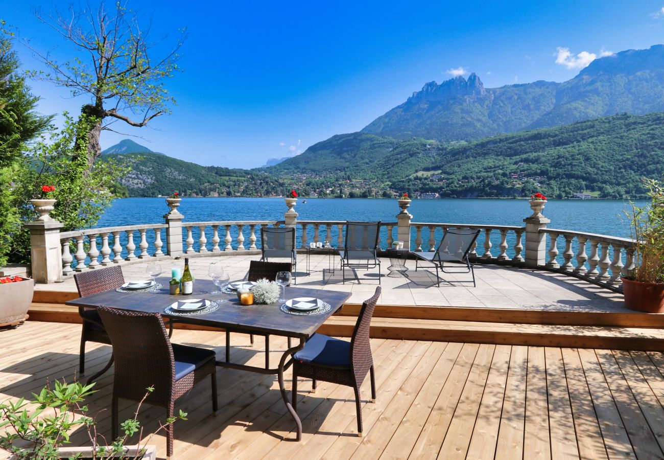 appartement de standing, vue lac, location saisonnière Premium, annecy, conciergerie haut de gamme, vacances, airbnb luxe