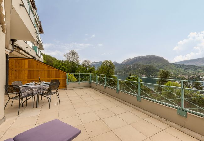 terrasse, cocooning, location saisonnière, vacances, annecy, vue lac et montagnes, luxe, appartement, hôtel, neige, soleil