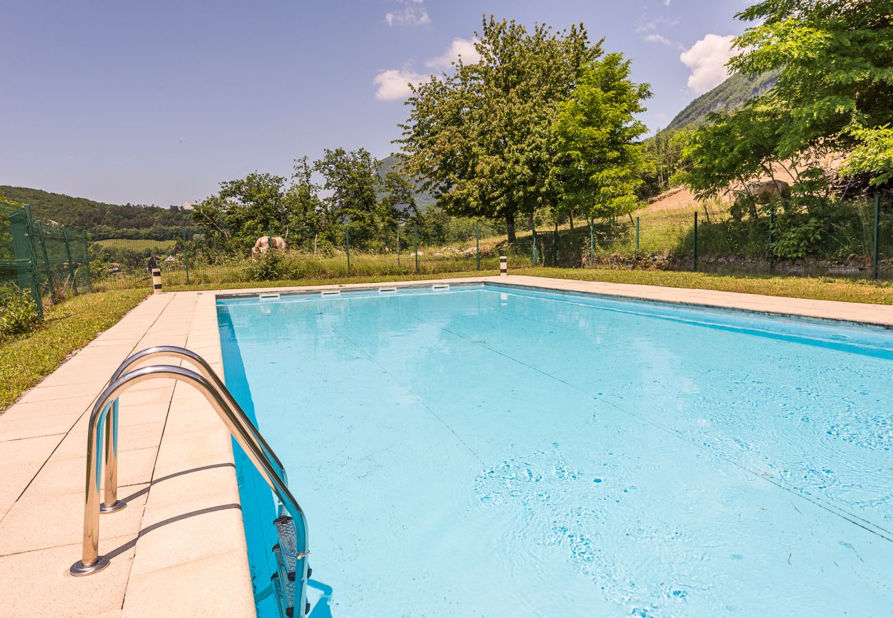 piscine, cocooning, location saisonnière, vacances, annecy, vue lac et montagnes, luxe, appartement, hôtel, neige, soleil