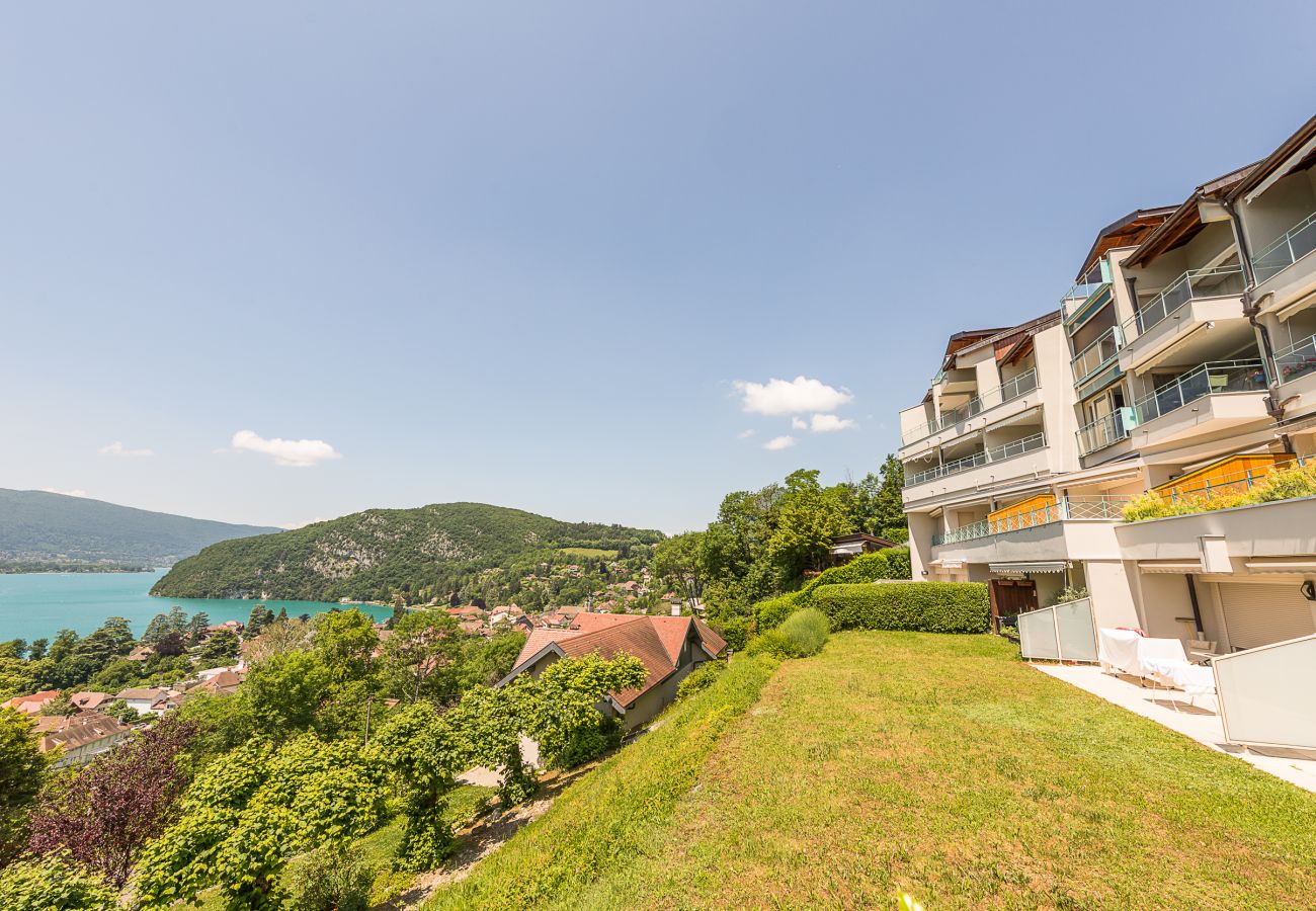 extérieur, cocooning, location saisonnière, vacances, annecy, vue lac et montagnes, luxe, appartement, hôtel, neige, soleil