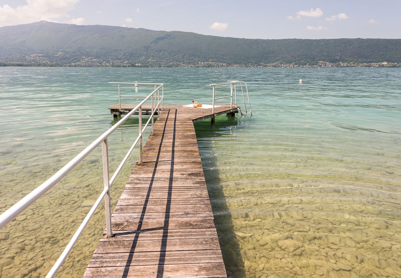 Lac d'Annecy, plage, Airbnb, booking, prestige, agence de location, LLA Selections, maison de famille Premium