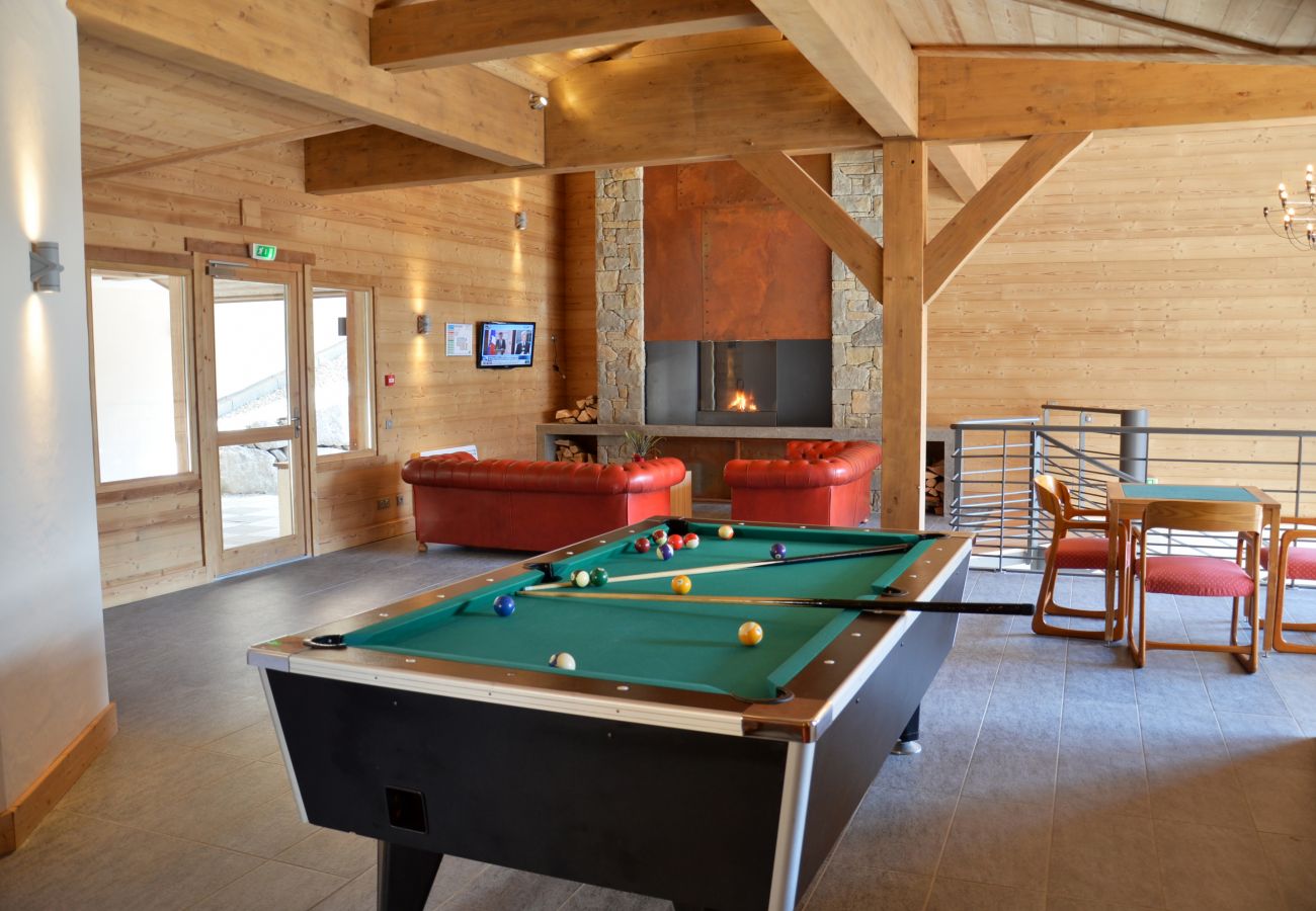 salle de billard, espace de partage, résidence, moment en famille, vacances, ski, la clusaz, été, hiver