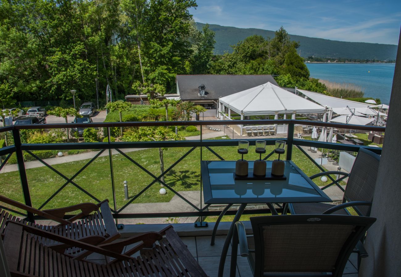 balcon, baie des voiles, location saisonnière, vacances, annecy, lac, montagne, luxe, appartement, hôtel, neige, soleil