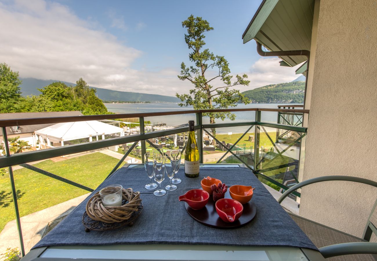 balcon, baie des voiles, location saisonnière, vacances, annecy, lac, montagne, luxe, appartement, hôtel, neige, soleil