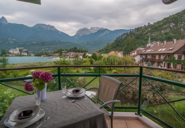 balcon, baie des voiles, location saisonnière, vacances, annecy, vue lac, montagne, luxe, appartement, hôtel, neige, soleil