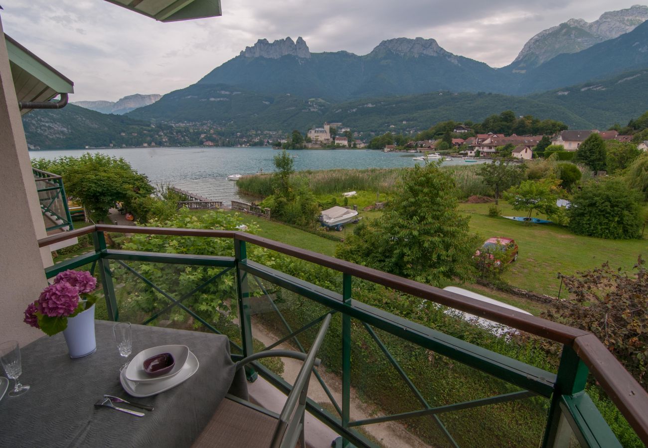 balcon, baie des voiles, location saisonnière, vacances, annecy, lac vue, montagne, luxe, appartement, hôtel, neige, soleil