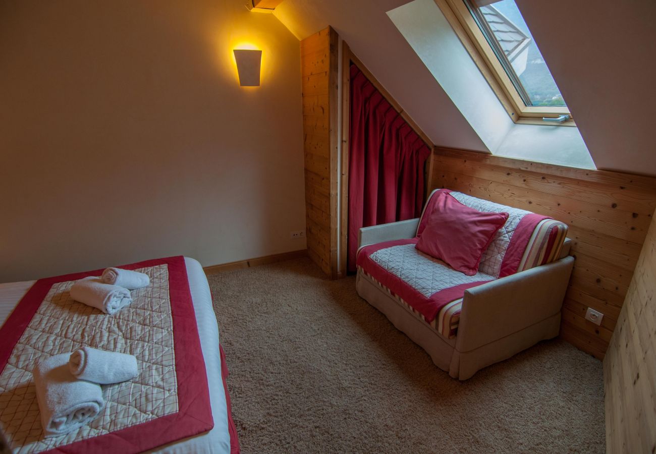 chambre, baie des voiles, location saisonnière, vacances, annecy, lac, montagne, luxe, appartement, hôtel, neige, soleil