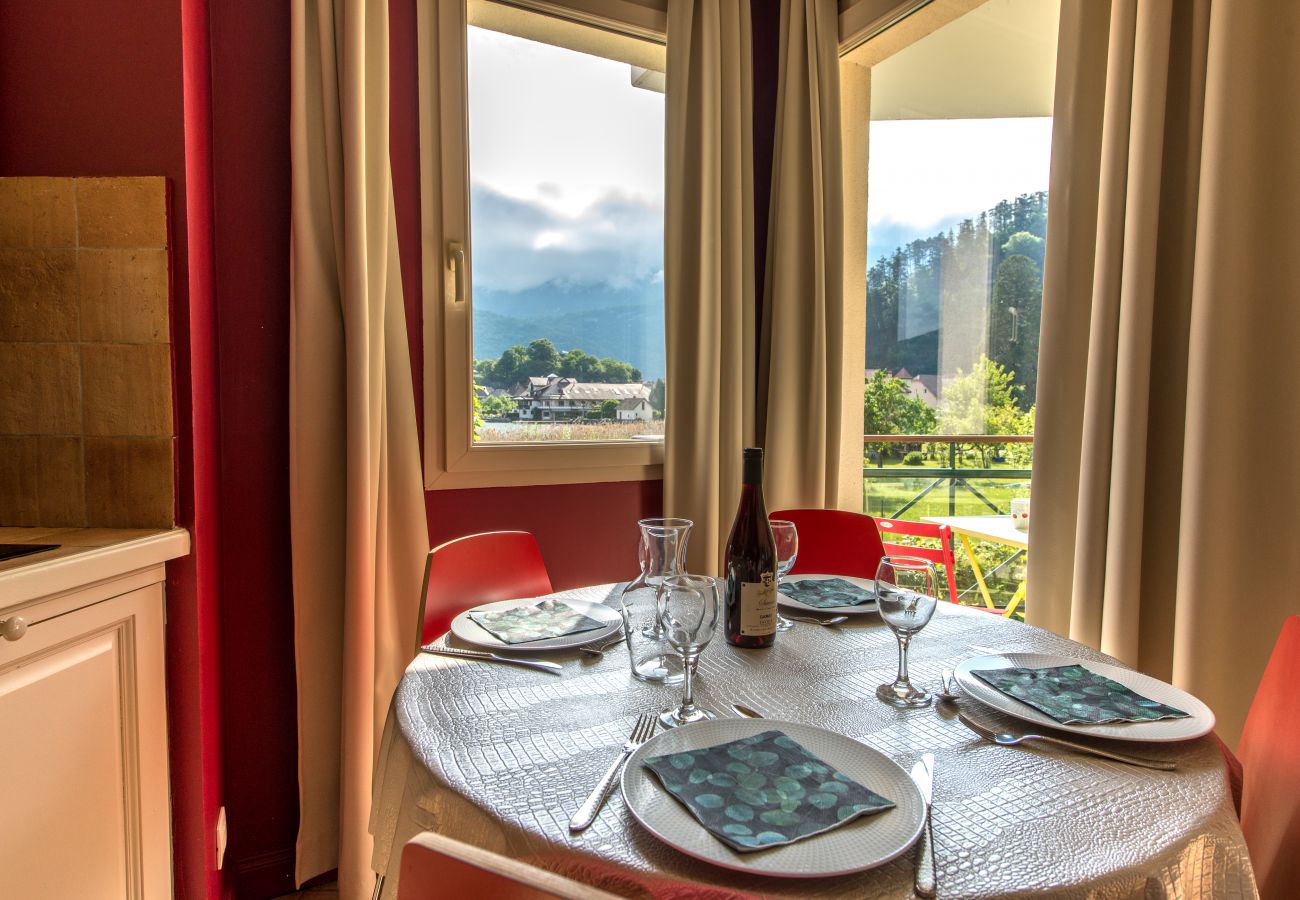 salle à manger, 4 personnes, vue montagne, vacances, location saisonnière