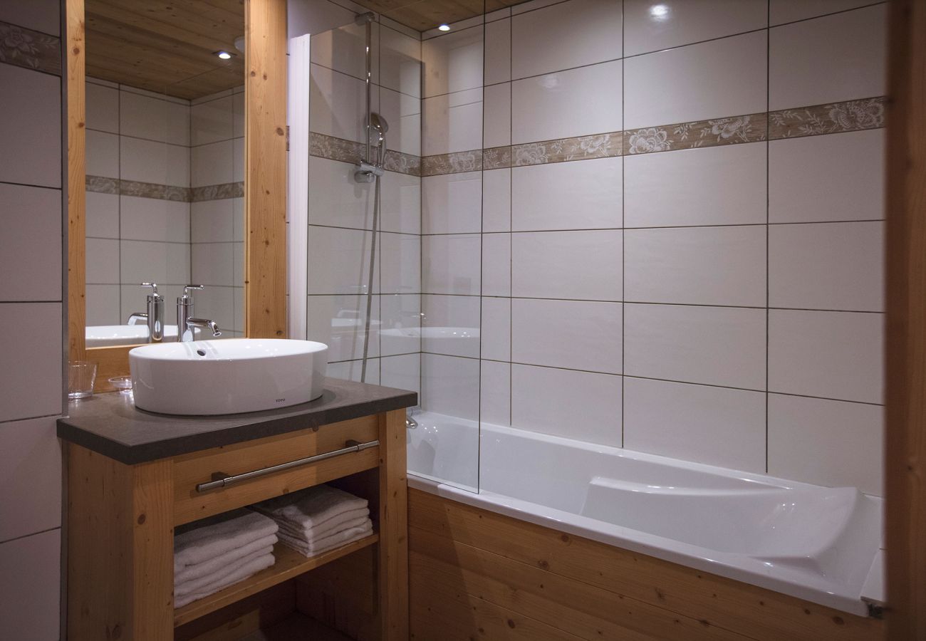 Appartement à La Clusaz - LCZ - Charmant T3 spa aux pieds des pistes, 4*