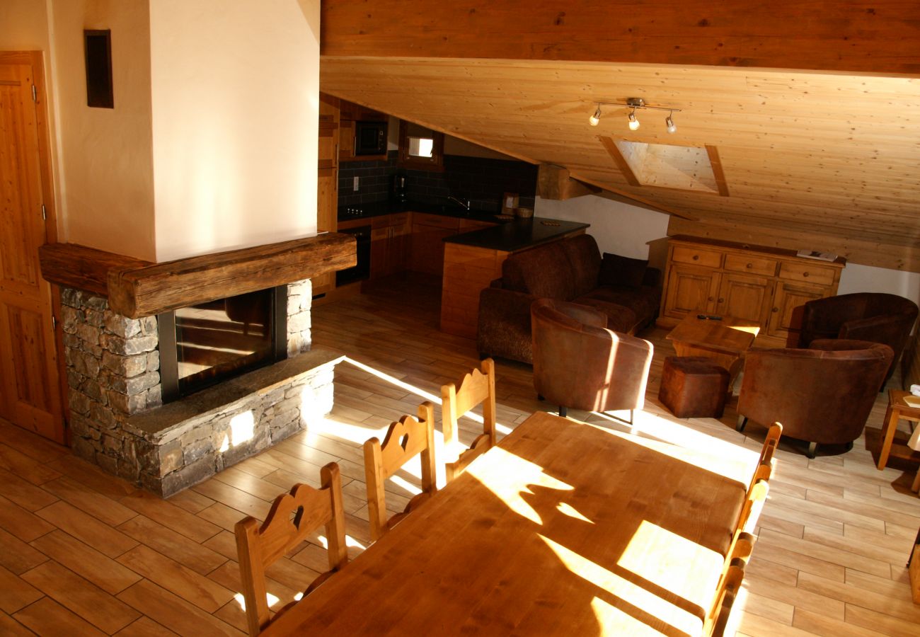 Appartement à La Clusaz - LCZ - Charmant T6 coeur village piscine spa, 4*