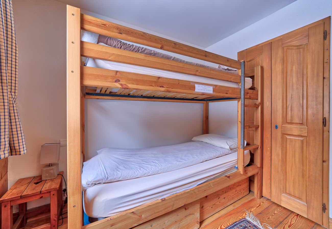 Chambre lits superposés confortable