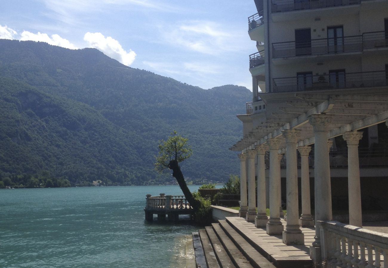 lac, appartement, luxe, location saisonnière, annecy, vacances, vue lac, montagne, hôtel, plage privée, neige, soleil 