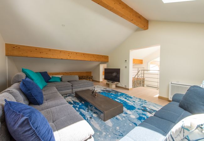 salon, maison, appartement, luxe, location saisonnière, annecy, vacances, vue lac, montagne, hôtel, jacuzzi, neige, soleil 