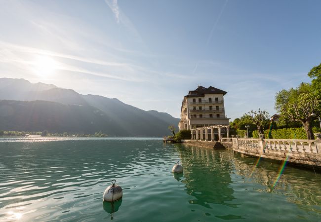 LLA Selections - Location saisonnière de maisons et chalets Premium lac, appartement, luxe, location saisonnière, annecy, vacances, vue lac, montagne, hôtel, plage privée, neige, soleil