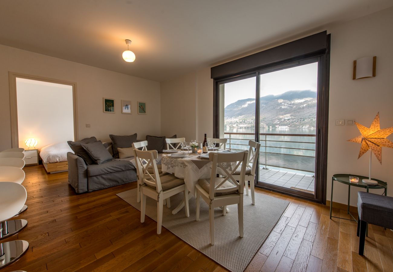 salon, appartement, luxe, location saisonnière, annecy, vacances, vue lac, montagne, hôtel, plage privée, neige, soleil 