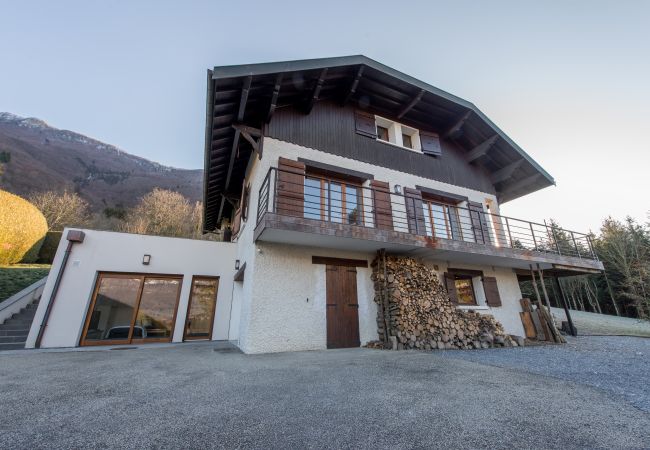 Chalet à Doussard - Unique Chalet avec vue Montagnes a 360° Chalet à Doussard - Unique Chalet avec vue Montagnes a 360°