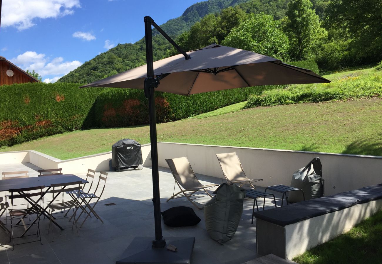 Terrasse, transat, soleil, profiter, barbecue, repas de famille, jardin, vacances, location, à louer, Haute-Savoie