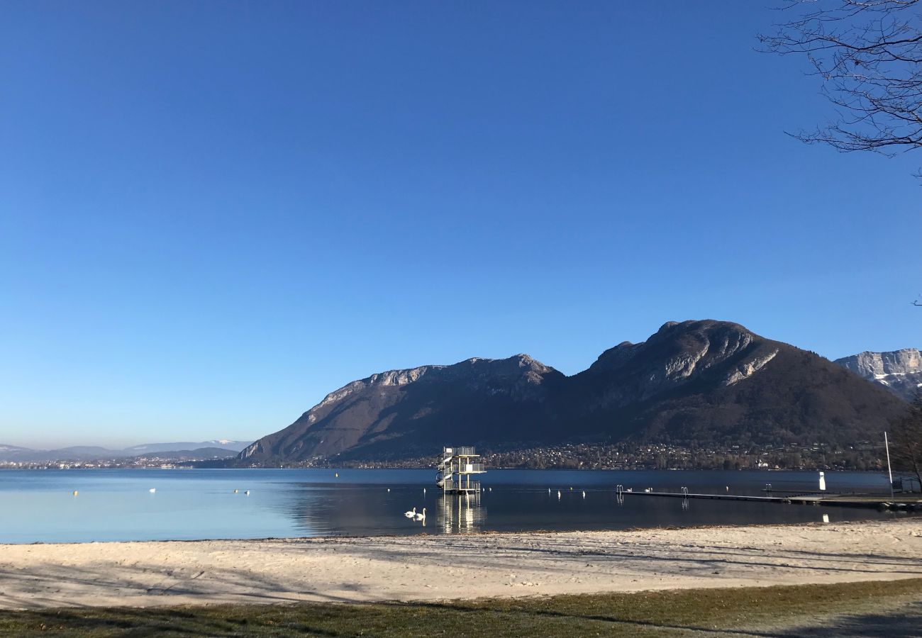 maison, luxe, location saisonnière, conciergerie haut de gamme, vacances, neige, hôtel, soleil, été, lac, annecy 