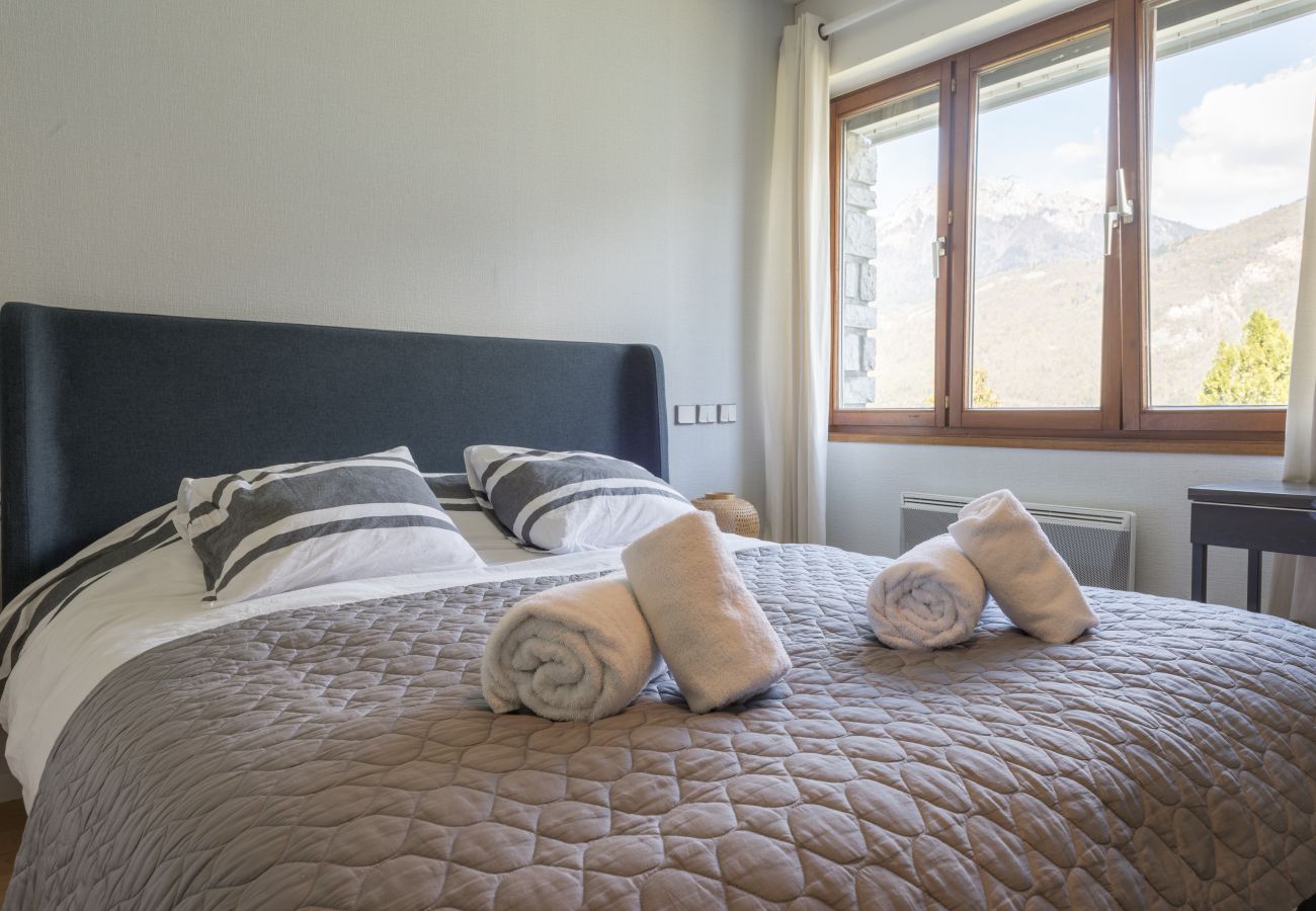 appartement de luxe, vue lac, location saisonnière, conciergerie haut de gamme, vacances, hôtel, annecy, été