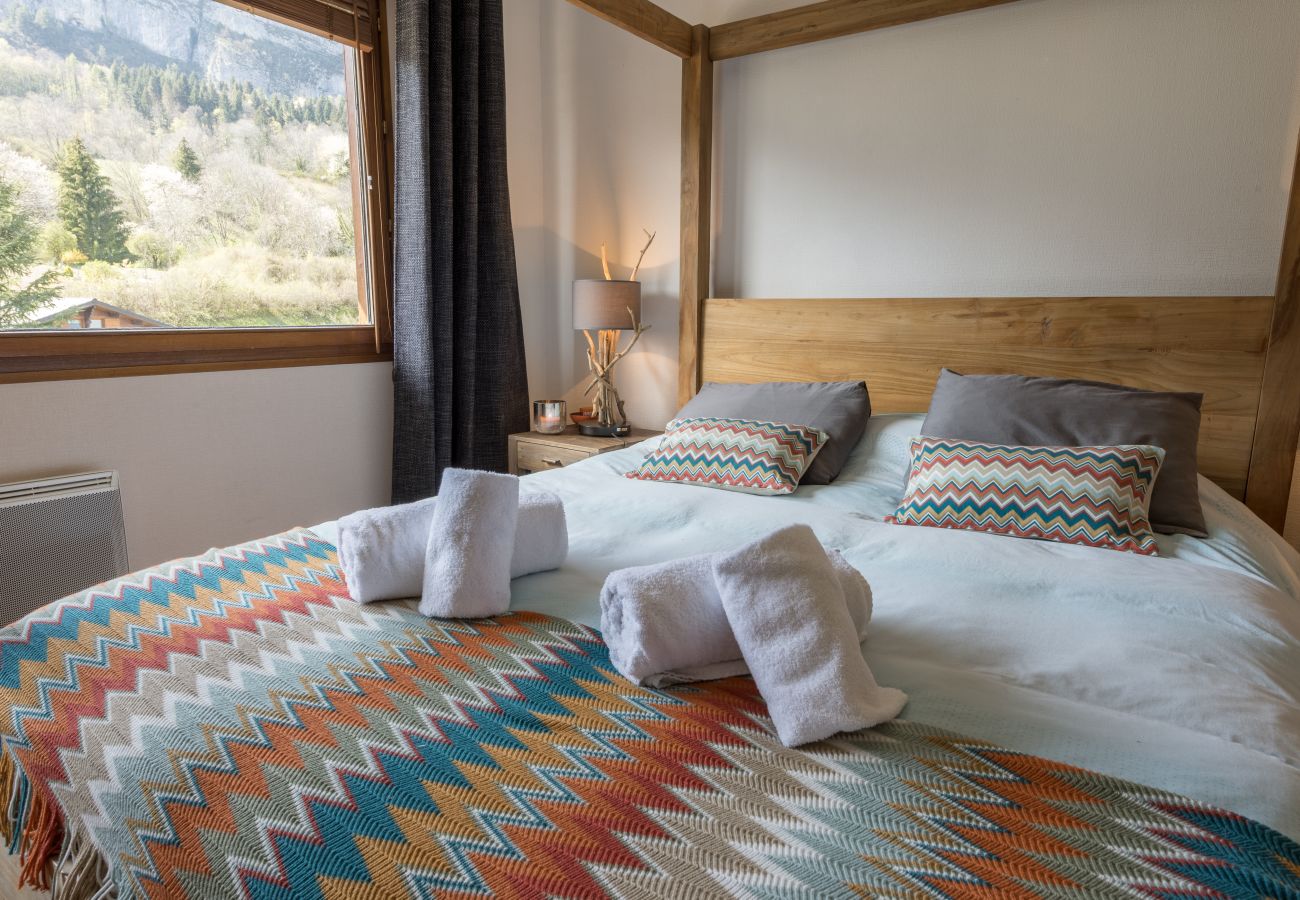 appartement de luxe, vue lac, location saisonnière, conciergerie haut de gamme, vacances, hôtel, annecy, été 